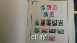 Collection de timbres de la Bulgarie dans l'album spécialisé Scott contient 1600 timbres jusqu'au numéro 77.