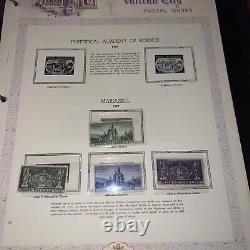 Collection de timbres de la Cité du Vatican dans un album White Ace, 1929-1954, avec quelques timbres neufs