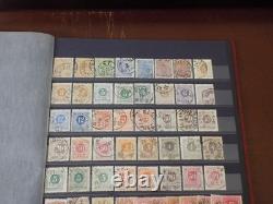 Collection de timbres de la Suède, du début à la période moderne, dans un album de timbres.