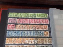 Collection de timbres de la Suède, du début à la période moderne, dans un album de timbres.