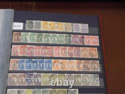 Collection de timbres de la Suède, du début à la période moderne, dans un album de timbres.