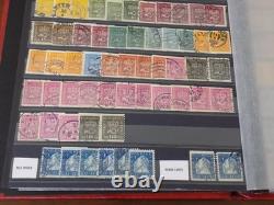 Collection de timbres de la Suède, du début à la période moderne, dans un album de timbres.