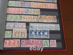 Collection de timbres de la Suède, du début à la période moderne, dans un album de timbres.