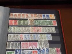 Collection de timbres de la Suède, du début à la période moderne, dans un album de timbres.