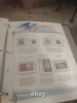 Collection de timbres des États-Unis 1925 Fwd dans des pages et un album White Ace. Superbe.