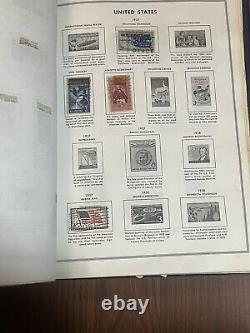 Collection de timbres des États-Unis, grande collection dans l'album Liberty, des centaines de timbres en vrac.