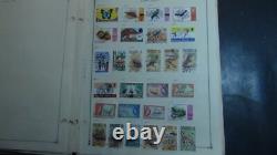 Collection de timbres des colonies britanniques Stampsweis sur des pages d'album Scott + environ 1000 timbres