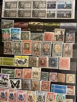 Collection de timbres du monde dans un album - tous en parfait état, la plupart neufs/sans charnière - plus de 500 timbres - 16 pages complètes