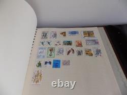 Collection de timbres du monde en 4 albums, du début à la modernité