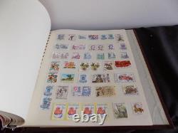 Collection de timbres du monde en 4 albums, du début à la modernité