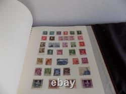 Collection de timbres du monde en 4 albums, du début à la modernité
