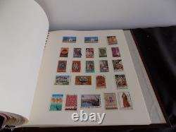 Collection de timbres du monde en 4 albums, du début à la modernité