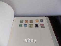 Collection de timbres du monde en 4 albums, du début à la modernité