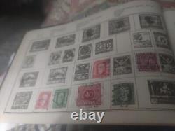 Collection de timbres du monde entier dans deux albums vintage de 1935 et 1928. WOW