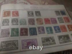 Collection de timbres du monde entier dans deux albums vintage de 1935 et 1928. WOW