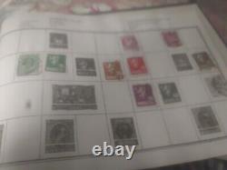 Collection de timbres du monde entier dans deux albums vintage de 1935 et 1928. WOW