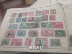 Collection de timbres du monde entier dans deux albums vintage de 1935 et 1928. WOW