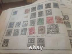 Collection de timbres du monde entier dans deux albums vintage de 1935 et 1928. WOW