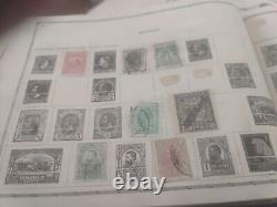 Collection de timbres du monde entier dans deux albums vintage de 1935 et 1928. WOW