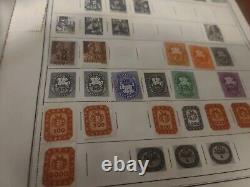 Collection de timbres du monde entier dans l'album de voyage He Harris de 1952. Fascinant.