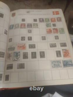 Collection de timbres du monde entier dans un album Minkus de 1952. Offre de grande valeur boutique.