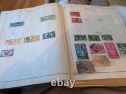 Collection de timbres du monde entier dans un album international Scott de 1933 en parfait état.