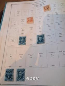 Collection de timbres du monde entier dans un album international Scott de 1933 en parfait état.