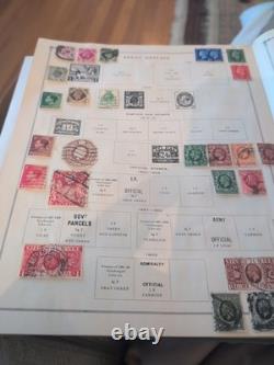 Collection de timbres du monde entier dans un album international Scott de 1933 en parfait état.