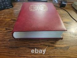 Collection de timbres du monde entier dans un album plein de timbres neufs et utilisés Royal Mail HK