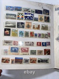 Collection de timbres internationaux vintage et classeur d'environ 550 exemplaires différents