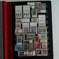Collection de timbres italiens de 1957 à 1989 - Nouvelle collection dans 2 albums