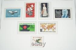 Collection de timbres neufs de plus de 825 pièces des États-Unis de 1965 à 1984, conservée dans un album Light House.