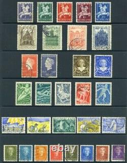 Collection de timbres neufs et oblitérés de 1927 à 2010 dans 3 albums. Valeur catalogue £2,688.00.