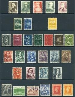 Collection de timbres neufs et oblitérés de 1927 à 2010 dans 3 albums. Valeur catalogue £2,688.00.