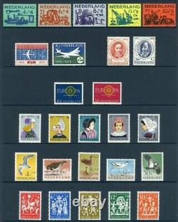 Collection de timbres neufs et oblitérés de 1927 à 2010 dans 3 albums. Valeur catalogue £2,688.00.