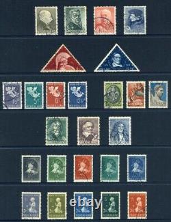 Collection de timbres neufs et oblitérés de 1927 à 2010 dans 3 albums. Valeur catalogue £2,688.00.