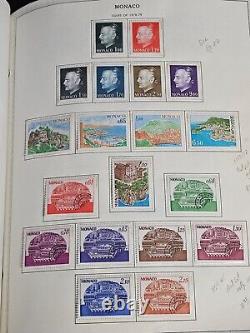 Collection de timbres neufs principalement de Monaco dans un album Minkus