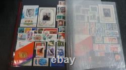Collection de timbres russes dans un grand album de stock