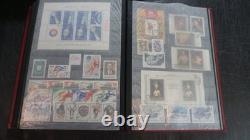 Collection de timbres russes dans un grand album de stock
