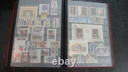 Collection de timbres russes dans un grand album de stock