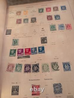 Collection de timbres vintage Plus du monde entier des années 1800 dans un album Schwanberg Briefmarken