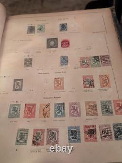 Collection de timbres vintage Plus du monde entier des années 1800 dans un album Schwanberg Briefmarken