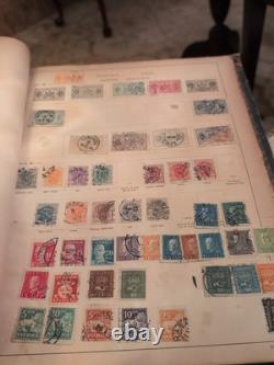 Collection de timbres vintage Plus du monde entier des années 1800 dans un album Schwanberg Briefmarken