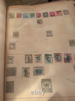 Collection de timbres vintage Plus du monde entier des années 1800 dans un album Schwanberg Briefmarken