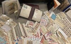 Collection de timbres vintage / anciens d'une valeur de plus de 200 $ et de cartes postales anciennes de premier jour de collection.