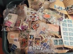Collection de timbres vintage d’une succession à vie 50k-100k+ timbres, bac de 15 lb + album Harris Pr