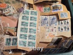 Collection de timbres vintage d’une succession à vie 50k-100k+ timbres, bac de 15 lb + album Harris Pr