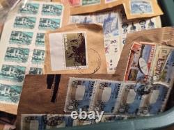 Collection de timbres vintage d’une succession à vie 50k-100k+ timbres, bac de 15 lb + album Harris Pr