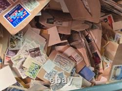 Collection de timbres vintage d’une succession à vie 50k-100k+ timbres, bac de 15 lb + album Harris Pr
