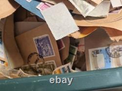 Collection de timbres vintage d’une succession à vie 50k-100k+ timbres, bac de 15 lb + album Harris Pr